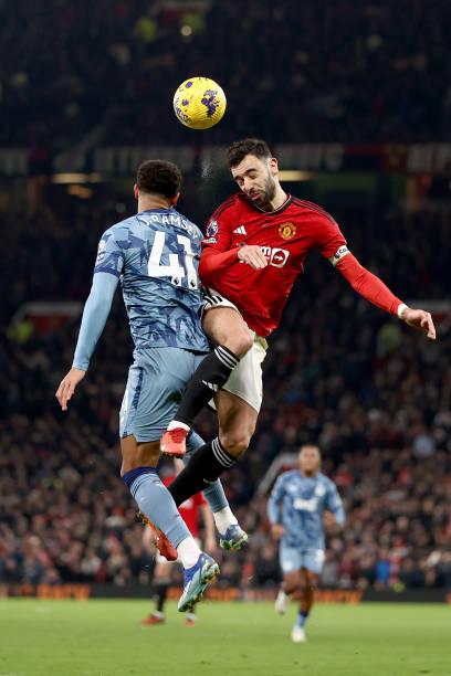 何在球场上 何在球场上